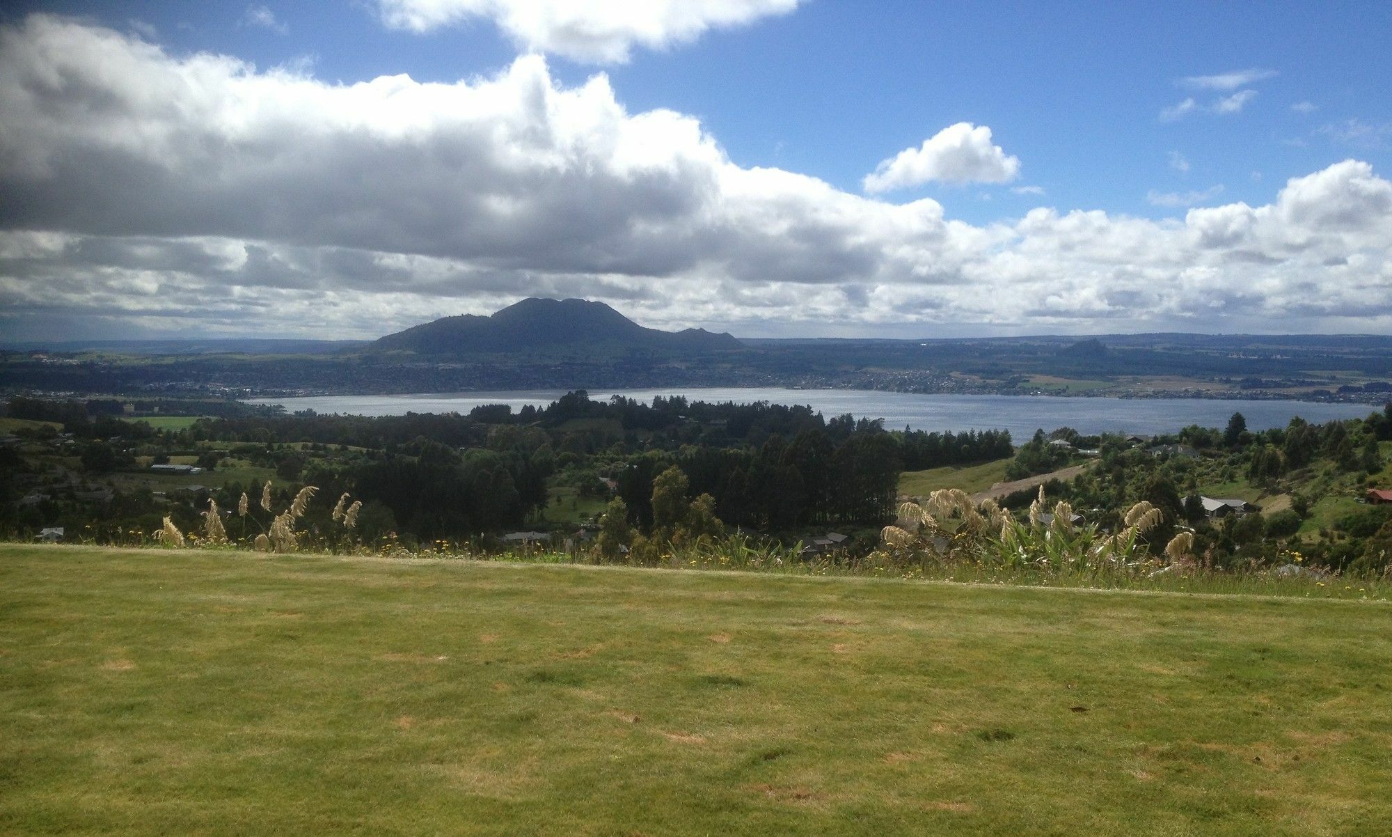 The Lakeview House Taupo Bagian luar foto