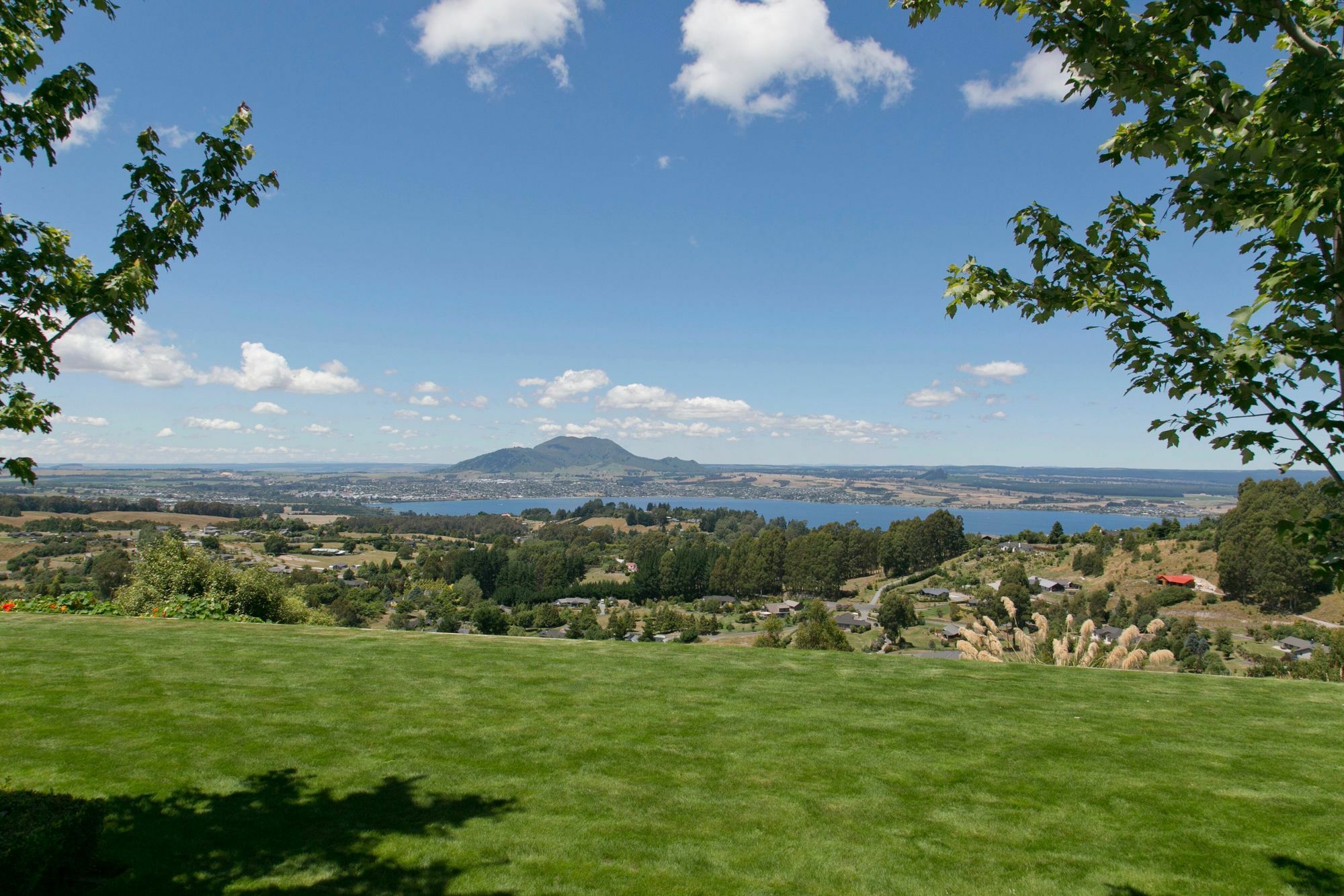The Lakeview House Taupo Bagian luar foto