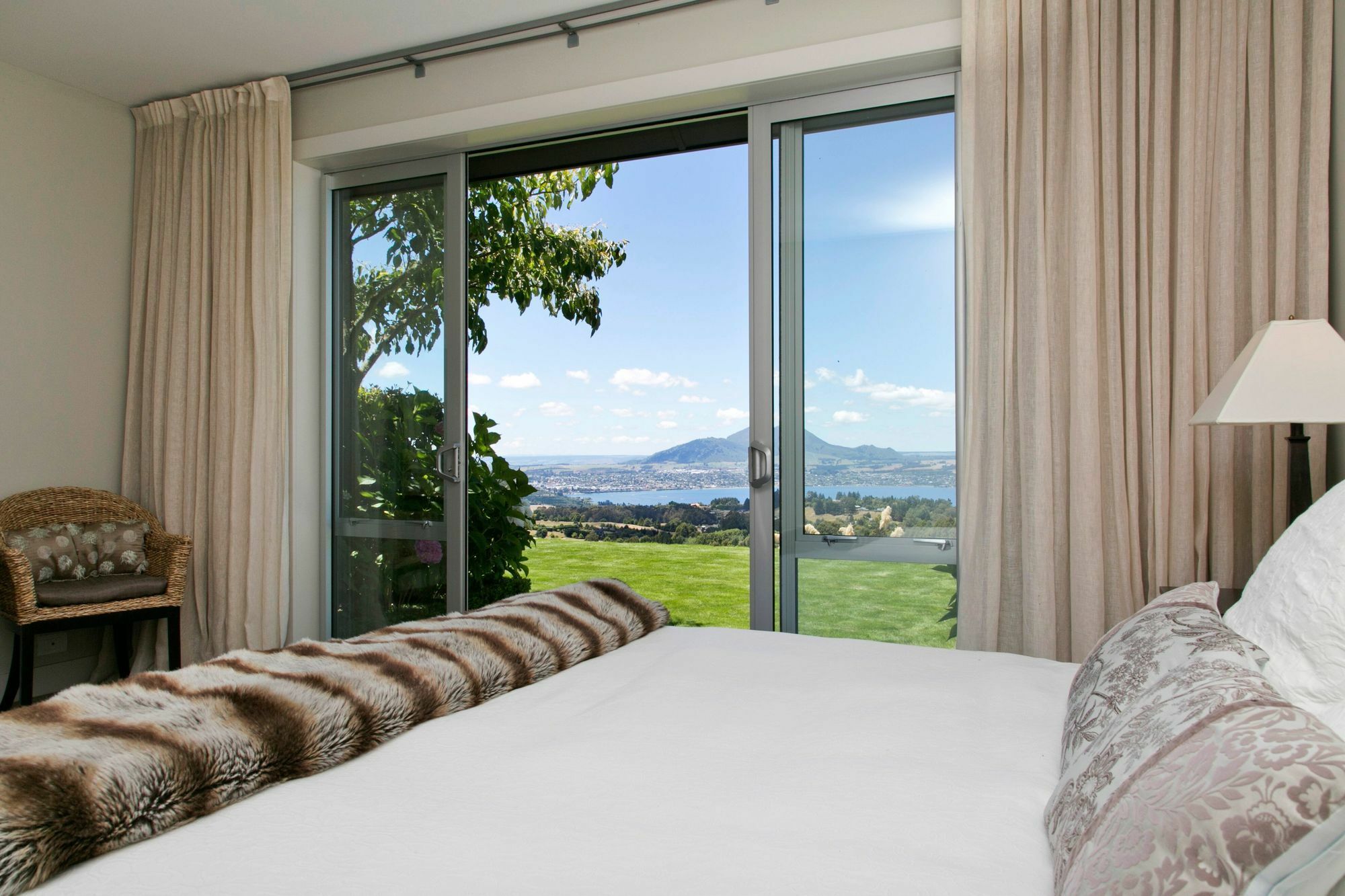 The Lakeview House Taupo Bagian luar foto